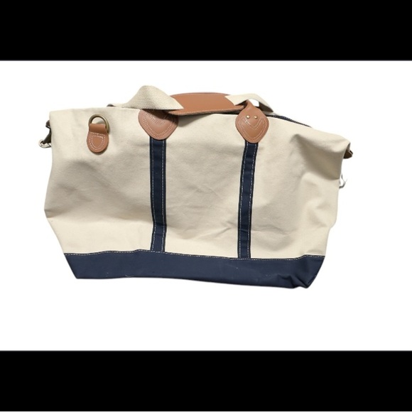 Navy Weekender Duffle Bag With Shoulder Strap, Large - Picture 3 of 5